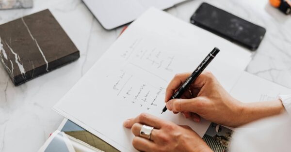 pexels-karolina-grabowska-4959792 (1) Parcours de Souscription d'un Contrat d'Assurance de Prêt